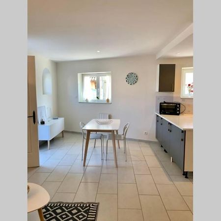 דירות Appt 1 A 4 Pers Cocoon,1,500 Km Sortie Auto, 3 Km Ctre Macon, Pkg Cour Privee מראה חיצוני תמונה